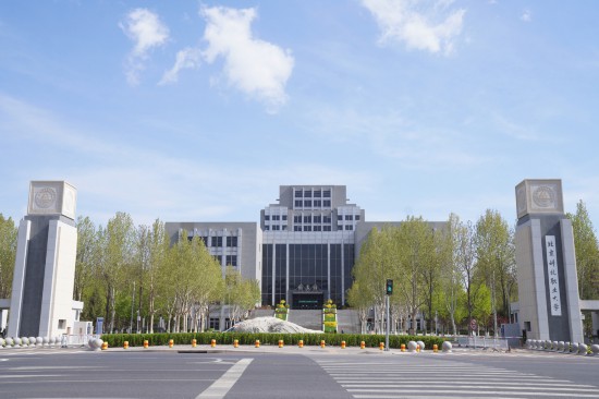北京科技职业大学校门(摄影:展文杰)