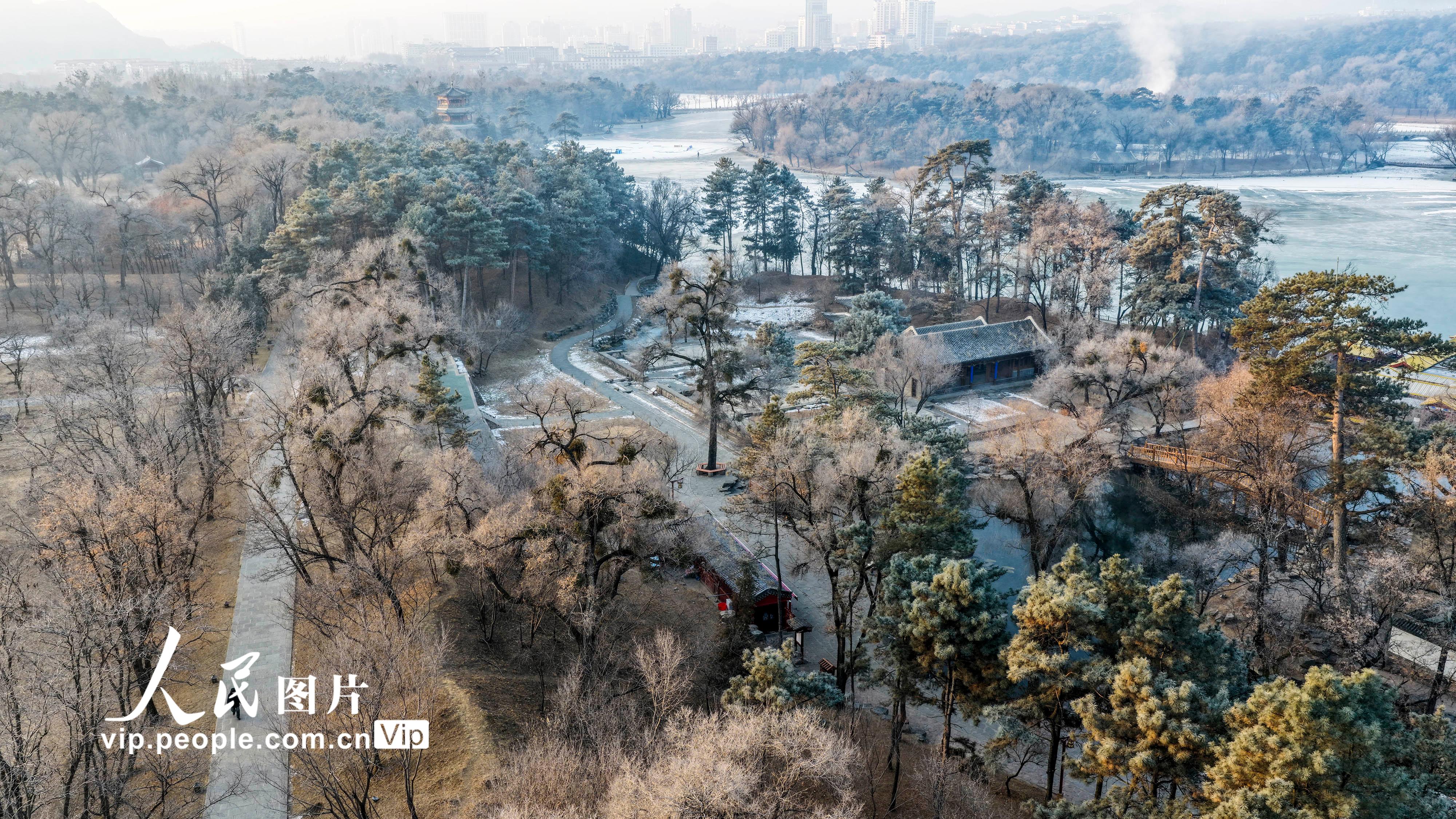 河北承德：避暑山庄现雾凇景观