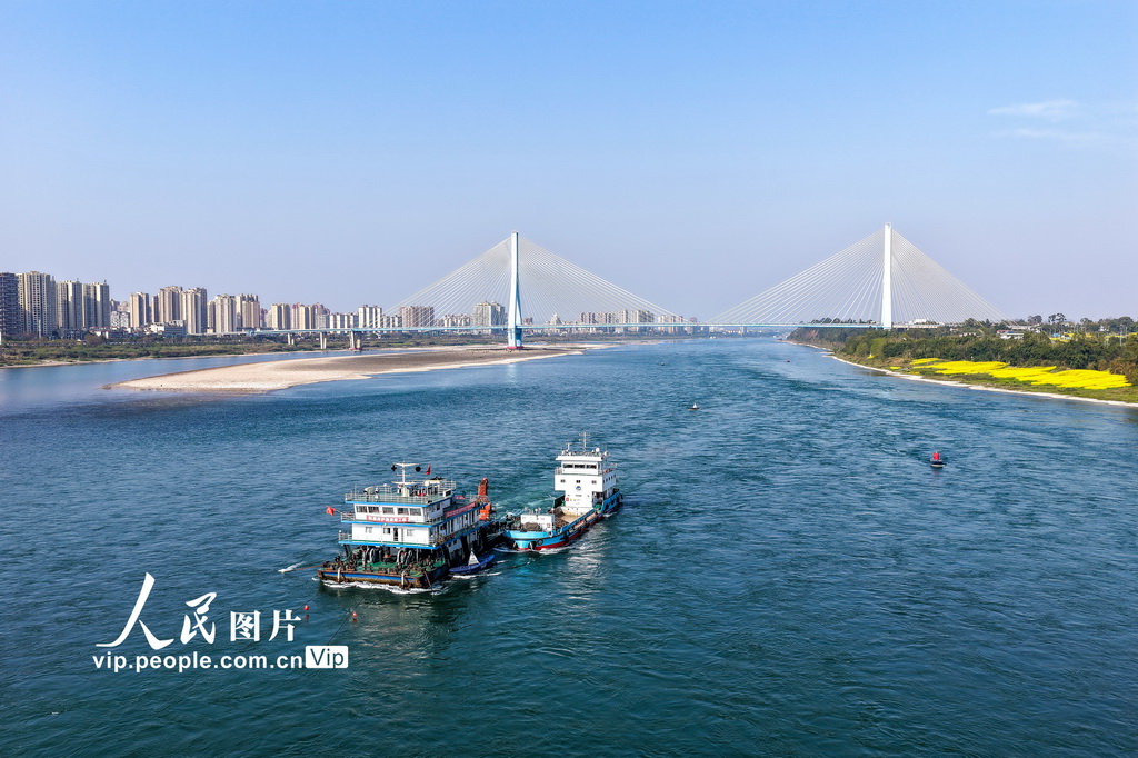 四川宜宾：长江航道养护疏浚工作稳步推进