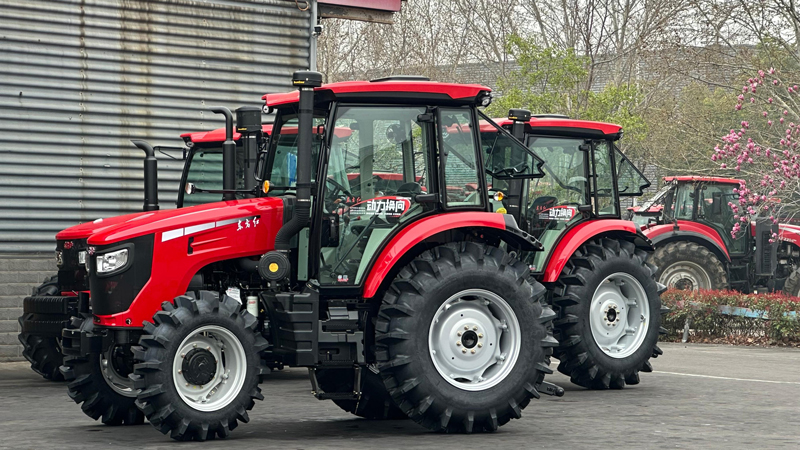东方红动力转向拖拉机。人民网记者 王绍绍摄