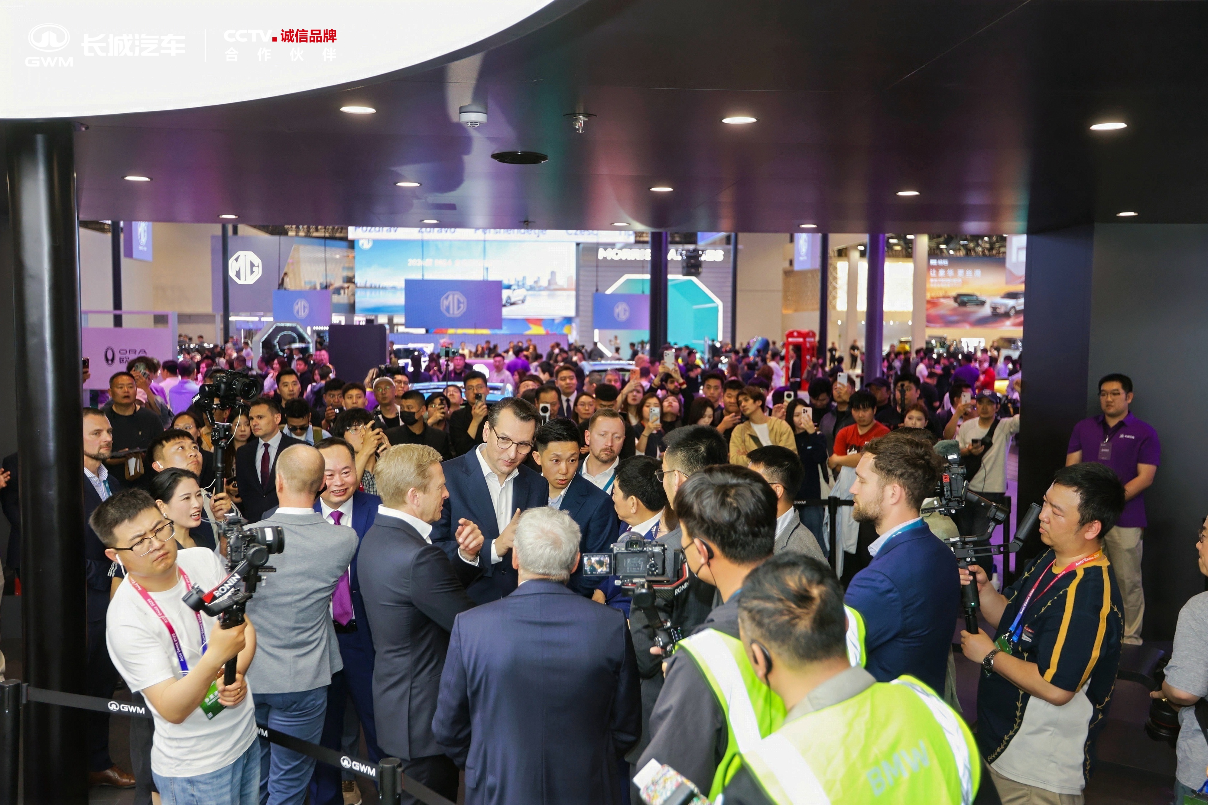 车展期间，中外车企交流合作取得新进展。 受访者供图
