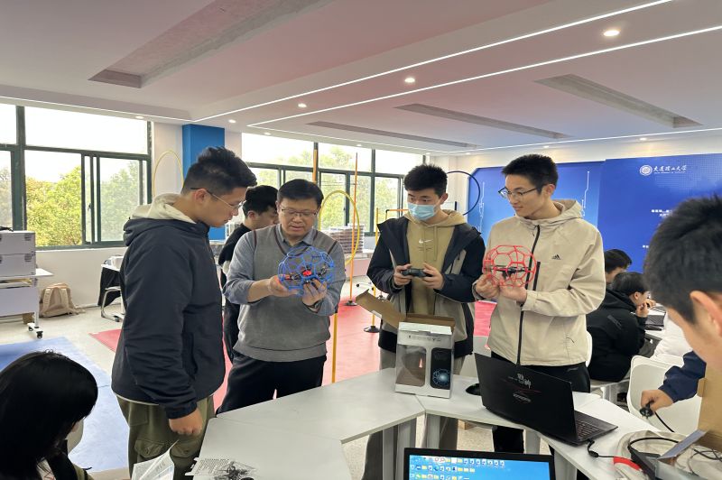 大连理工大学首批高中共建科创实验室启用。校方供图