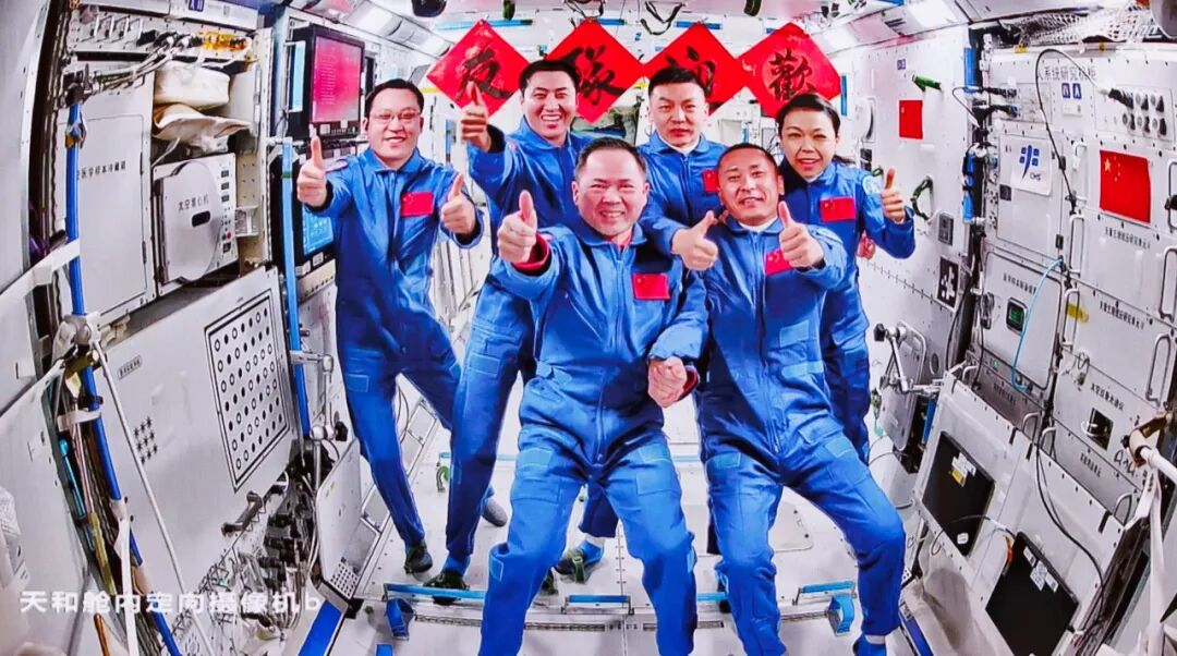 中国航天员完成第8次“太空会师”。来源:中国载人航天