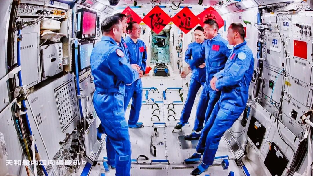 中国航天员完成第8次“太空会师”。来源:中国载人航天