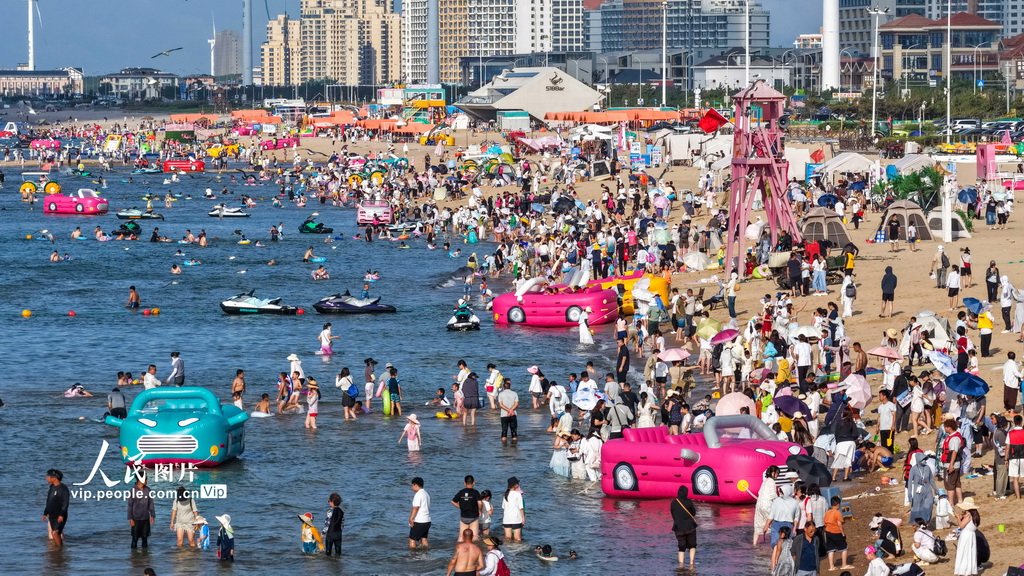 山东荣成：避暑纳凉 乐享夏日