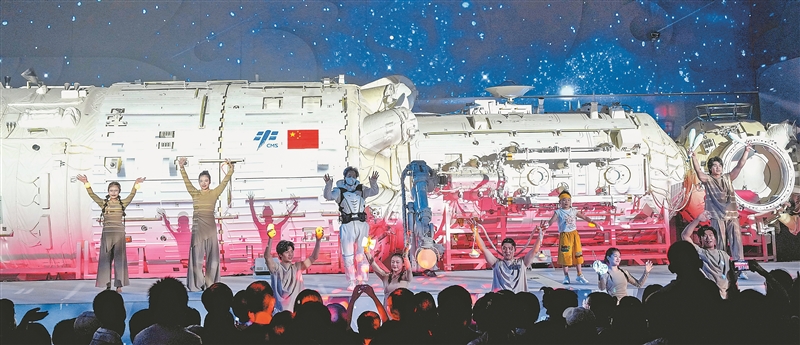 图为“科学传播之夜”现场。记者 洪星摄