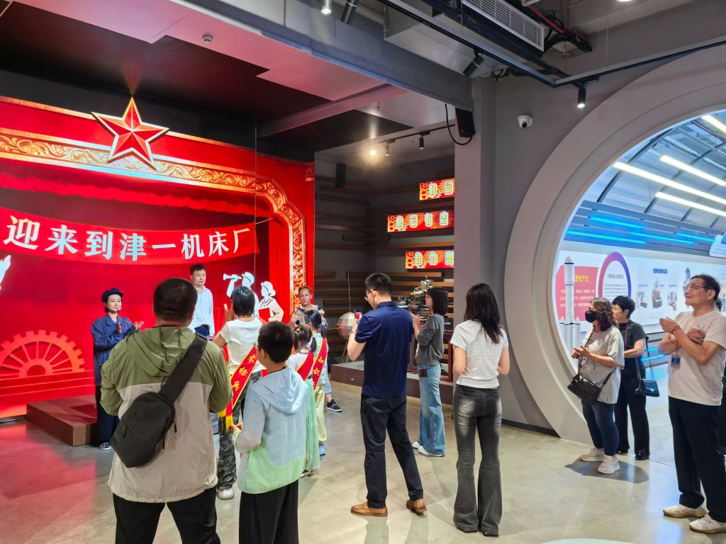 天津机床工业博物馆里,正在进行一场沉浸式表演。新华社记者 杨文 摄