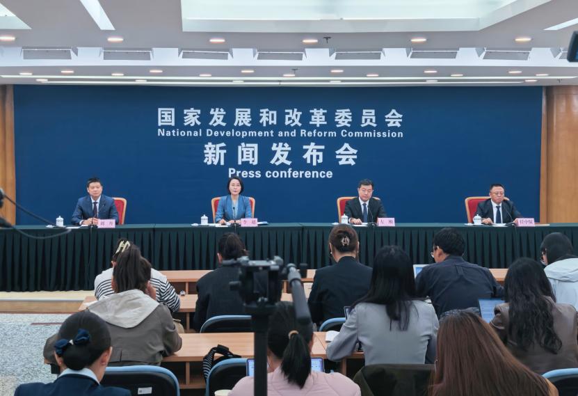 10月20日,国家发展改革委召开10月份新闻发布会。人民网记者 许维娜摄