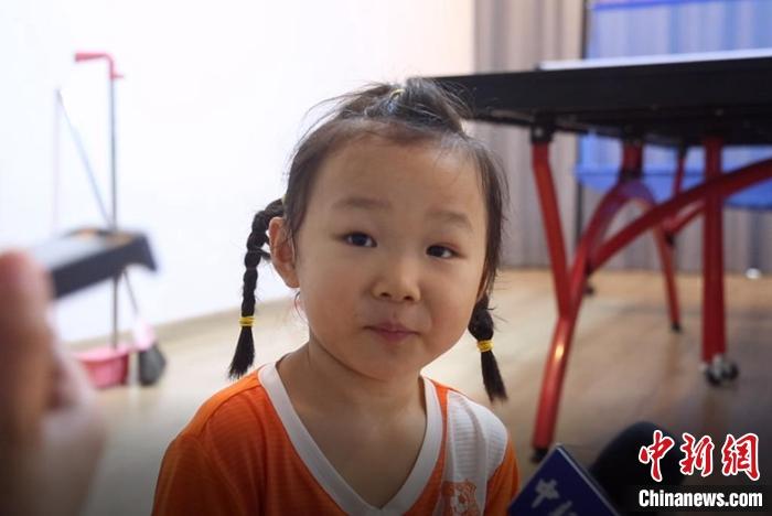 图为陈思杨正在接受<a target='_blank' href='http://www.chinanews.com/' >中新网</a>记者采访。姜涛 摄 图为陈思杨正在接受<a target='_blank' href='http://www.chinanews.com/' >中新网</a>记者采访。姜涛 摄