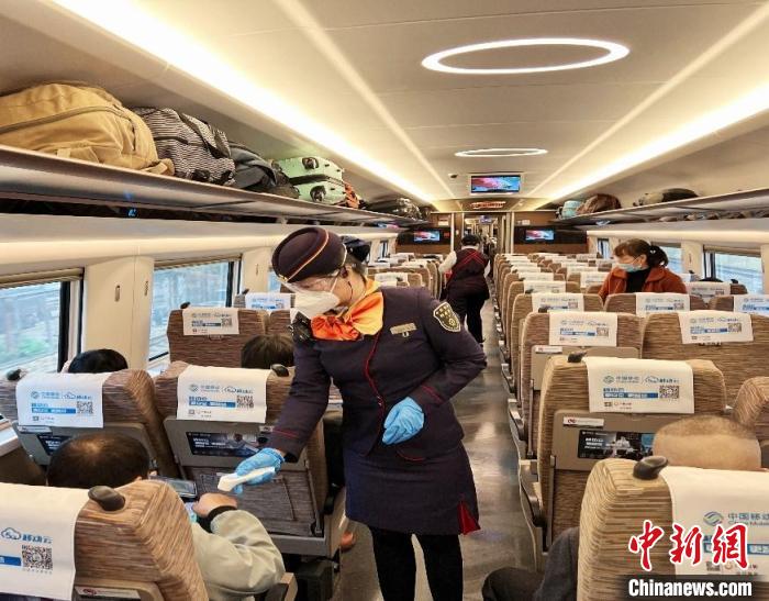 “红木棉”高然 广九客运段 供图 点击进入下一页