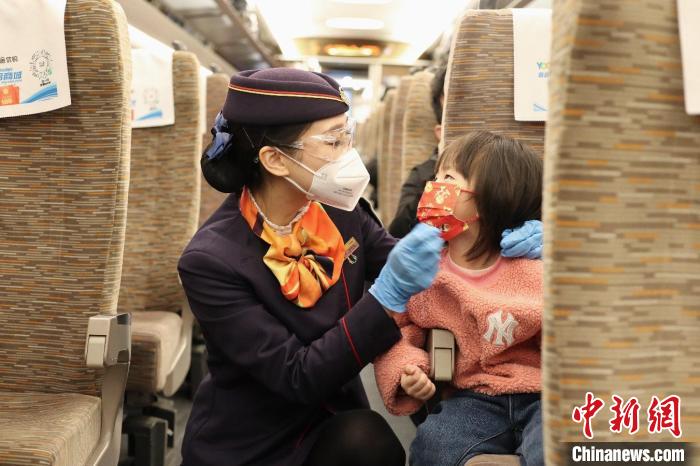 “向日葵”罗阿倩 广九客运段 供图 点击进入下一页