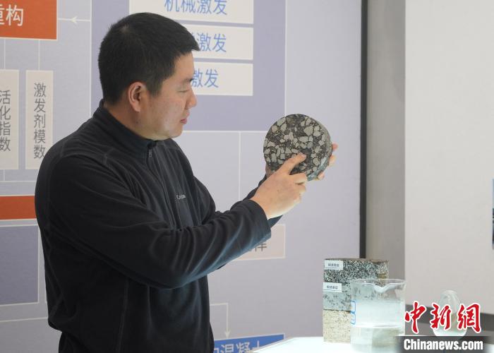 “体力活”修路鲜知也有“科技面”