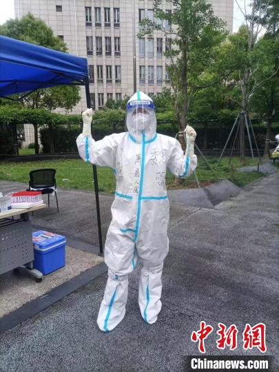 安徽援沪“大白”魏蕾：以我涓滴之力，守“沪”健康