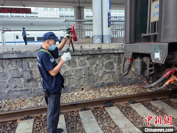 列检人谢伟明入路42年:站好暑运最后一班岗