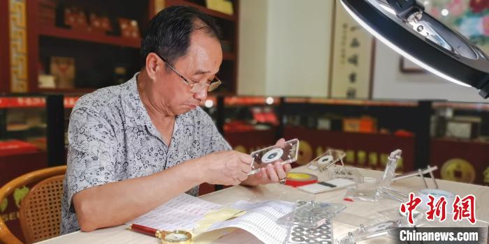 革命后代守护“红色货币”40载:冀完整呈现中国红色金融货币史