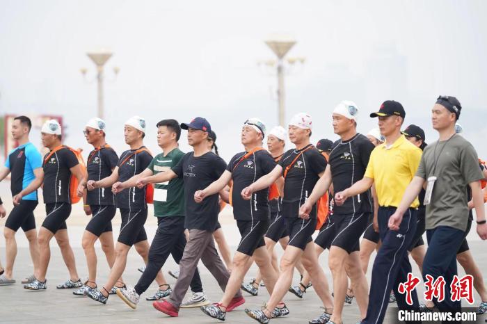 湖北退役军人化身“长江卫士”：全天候护江不打烊