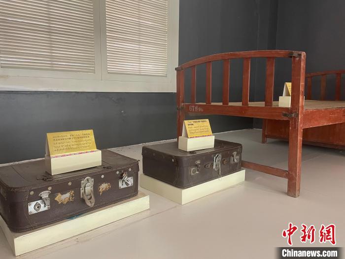 图为老挝学生曾使用的物品。 黄令妍 摄 图为老挝学生曾使用的物品。 黄令妍 摄