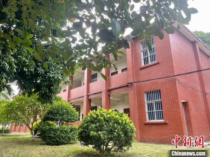 图为修缮后的宿舍楼。 黄令妍 摄 图为修缮后的宿舍楼。 黄令妍 摄
