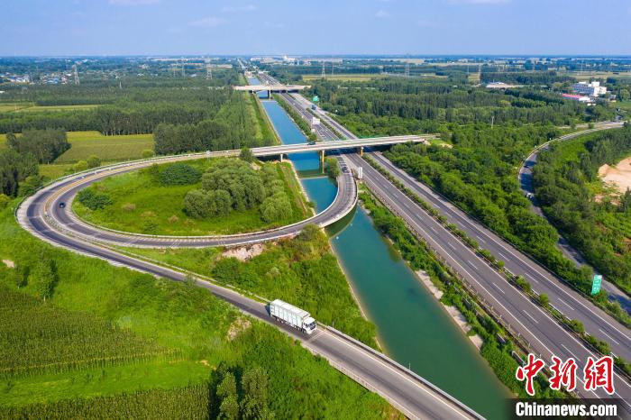 石津总干渠，“南水北调”引长江水入衡。　陈康 摄