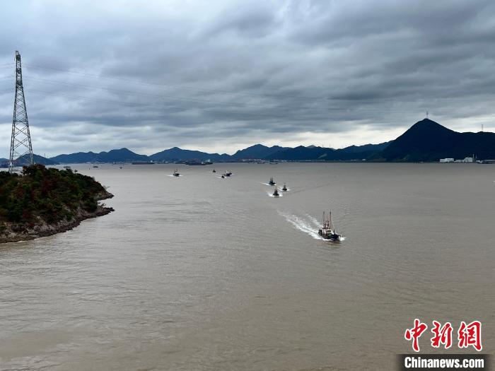 海事部门巡航现场。　麻宏宇供图