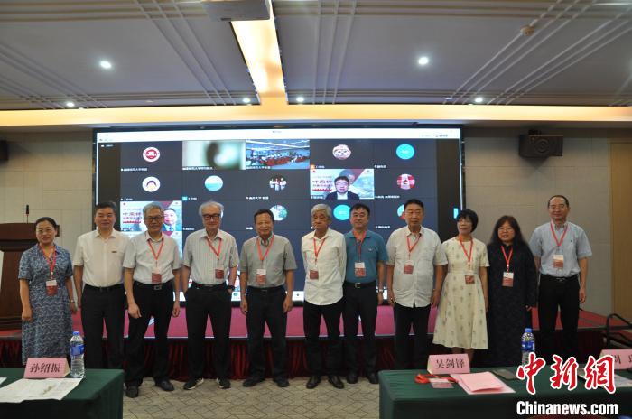 与会专家合影。 陈诗婕 摄 与会专家合影。 陈诗婕 摄