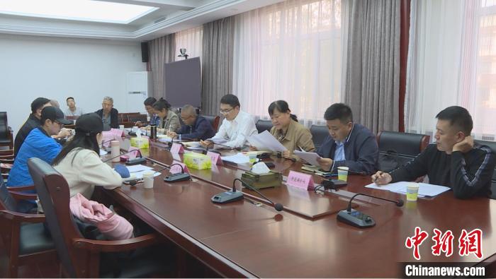 左权县召开会议专题研究大型歌舞剧目《家书》编创事宜。　左权融媒体中心供图