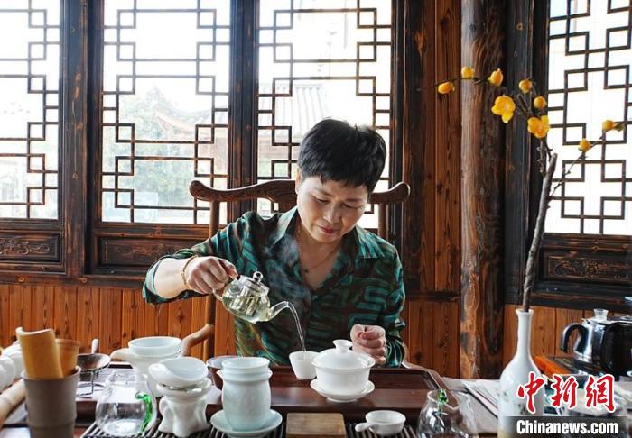 【十年@每一个奋斗的你】浙江茶农的“高光十年”:守着乡村跟茶“死磕到底”