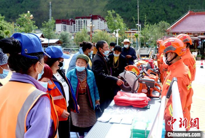 国际减灾日装备展示。 张林 摄 国际减灾日装备展示。 张林 摄