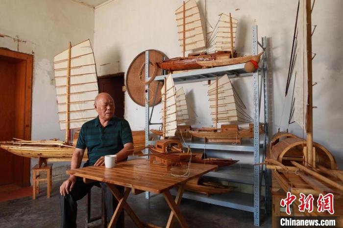 湖北一农民坚守58年传承三峡木船制作技艺