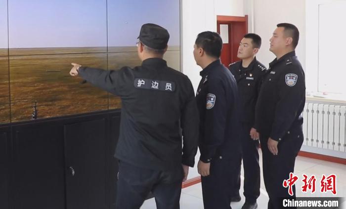 【十年@每一个奋斗的你】马背上的护边员斯日门:“我会一直挥着牧鞭守边疆”