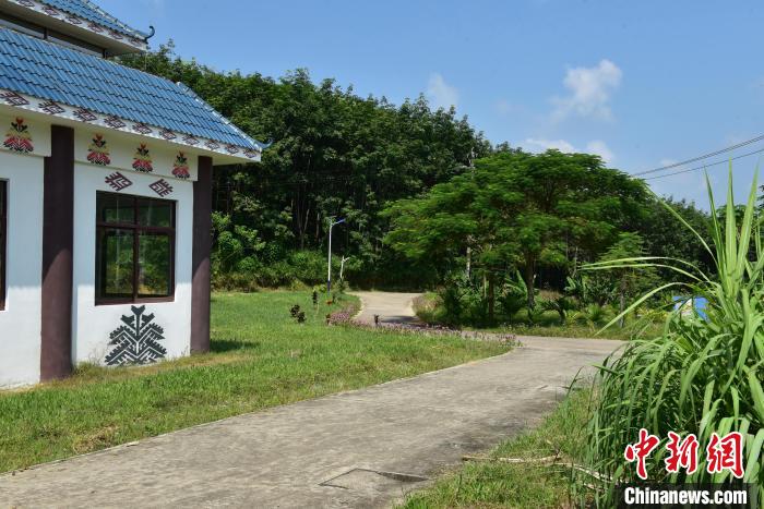 海南屯昌苗村芽石铺村一角。　林小丹 摄