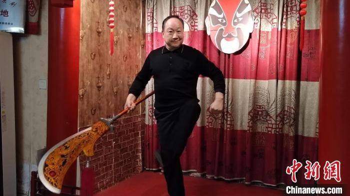 谭联寿的京剧唱腔刚劲。 张倩龙 摄 谭联寿的京剧唱腔刚劲。 张倩龙 摄