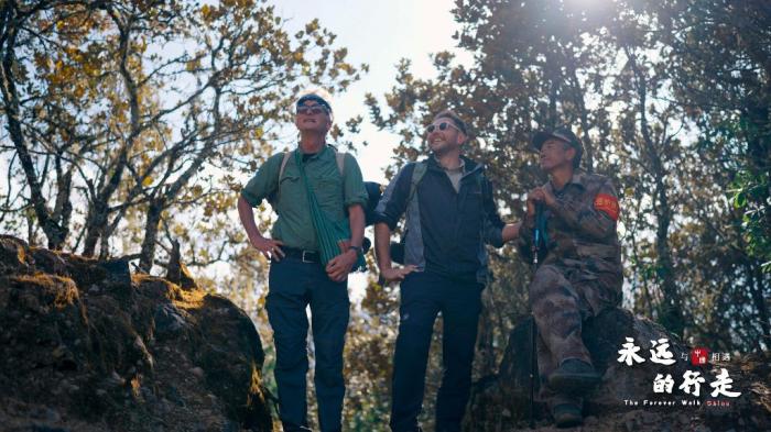 保罗与伙伴徒步丽江。 上海广播电视台纪录片中心 供图 保罗与伙伴徒步丽江。 上海广播电视台纪录片中心 供图