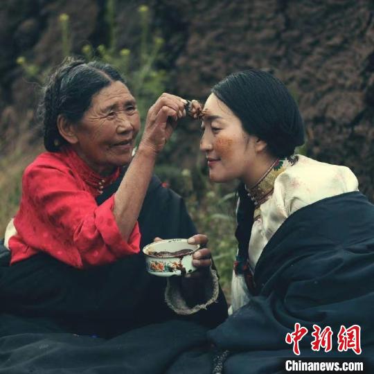 三江源“乘风破浪的姐姐”:靠土特产实现梦想