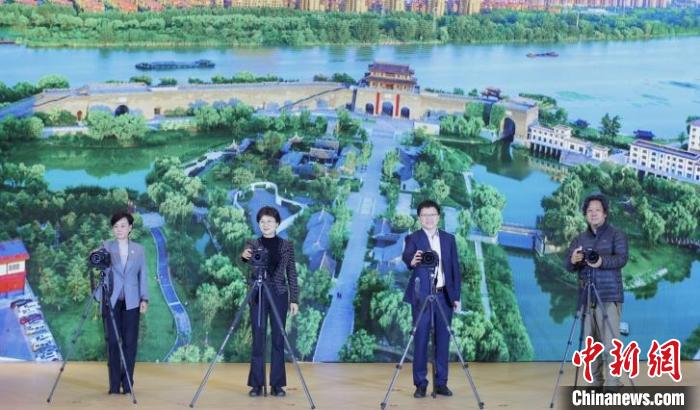 活动现场,举行了2022水韵宿迁·大运河全国首届摄影大赛开镜仪式。 泱波 摄 活动现场,举行了2022水韵宿迁·大运河全国首届摄影大赛开镜仪式。 泱波 摄