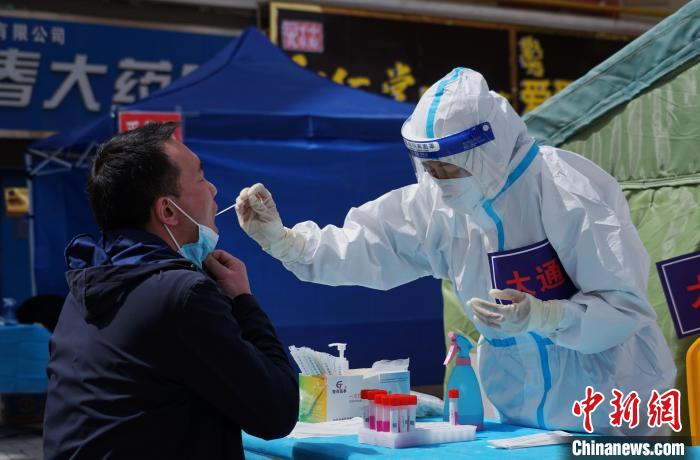 青海西宁：确诊人数仍处高位疫情防控形势严峻复杂