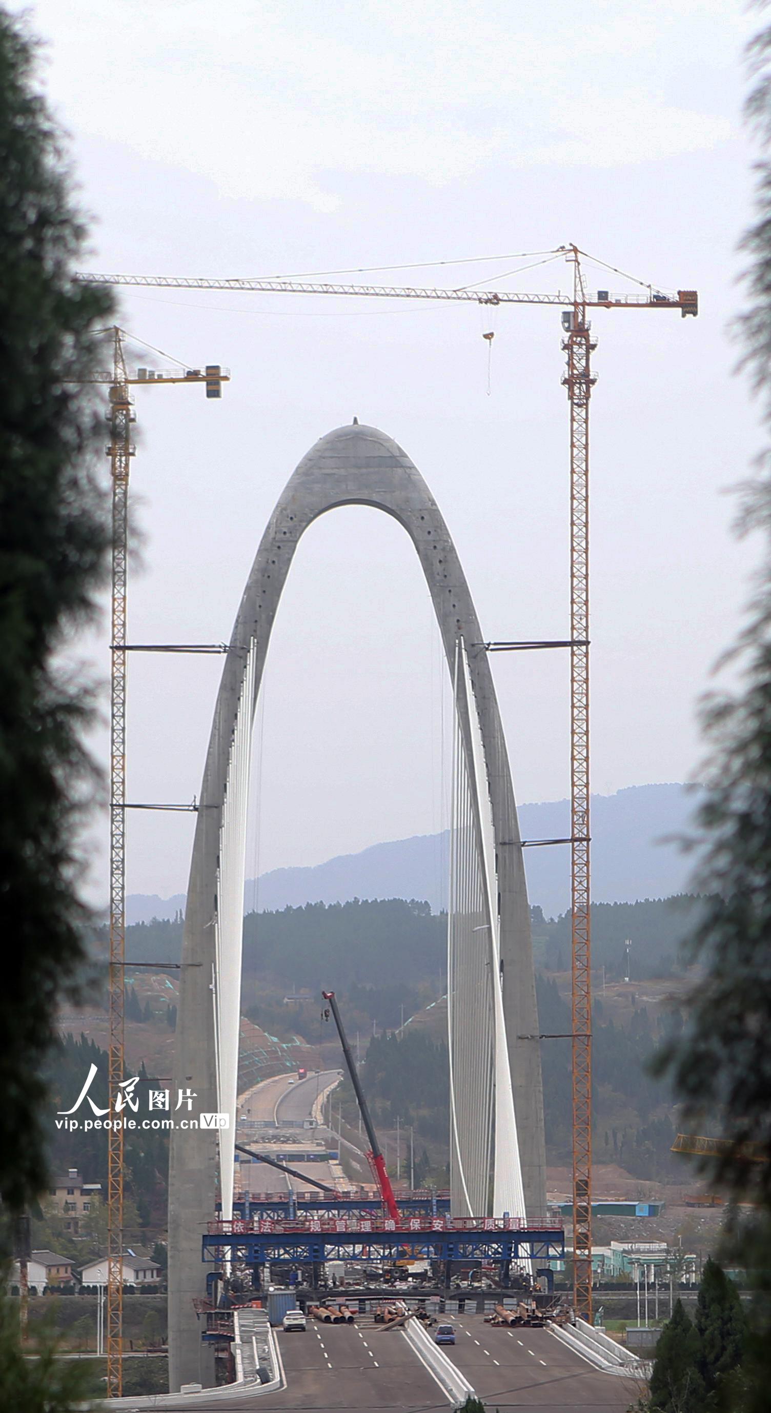 四川广元：摆宴坝嘉陵江大桥加快建设