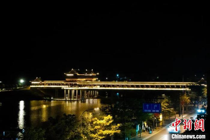 昌化东坡廊桥。　昌化镇 供图