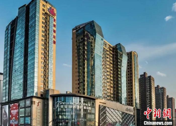 山西省太原市小店区以营商环境促进市场主体倍增“加速跑”。图为该区某商圈一角。　高瑞峰 摄