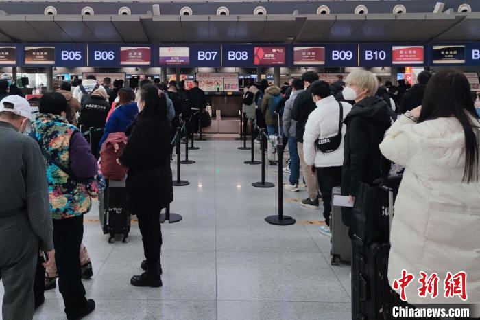 春运第一周合肥机场日均运输旅客2.4万人次。 方明杨 摄 春运第一周合肥机场日均运输旅客2.4万人次。 方明杨 摄