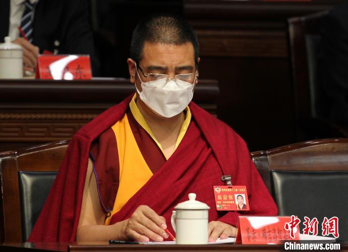 图为大会现场,政协委员听取政协工作报告。 祁增蓓 摄 图为大会现场,政协委员听取政协工作报告。 祁增蓓 摄