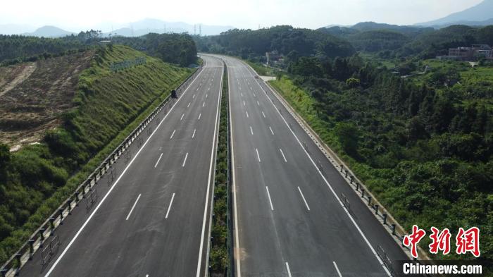 粤省道S252线佛冈县城段改建工程正式通车