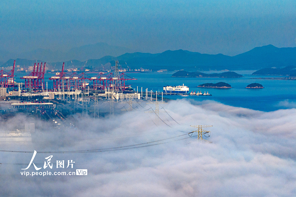 浙江宁波：平流雾宛若仙境