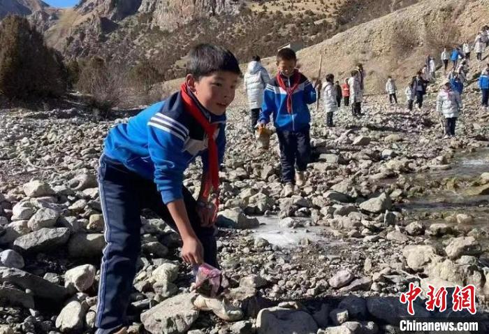 澜沧江源杂多开窗现景全域无垃圾和禁塑减废有成效