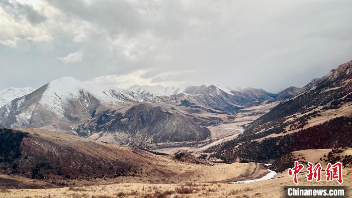 图为杂多县境内风光。 李江宁 摄 图为杂多县境内风光。 李江宁 摄