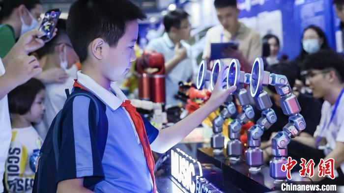 2023年广州科技活动周启幕为大众打造沉浸式科技体验