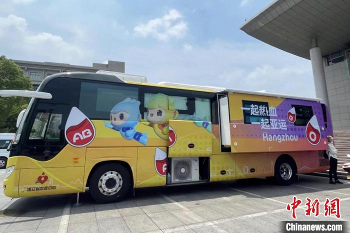 亚运主题献血车。　邱祥琪 摄