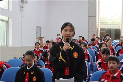 今年5月25日，小学生“审判长”参加完南县法院组织的模拟法庭活动后谈了自己的感受。