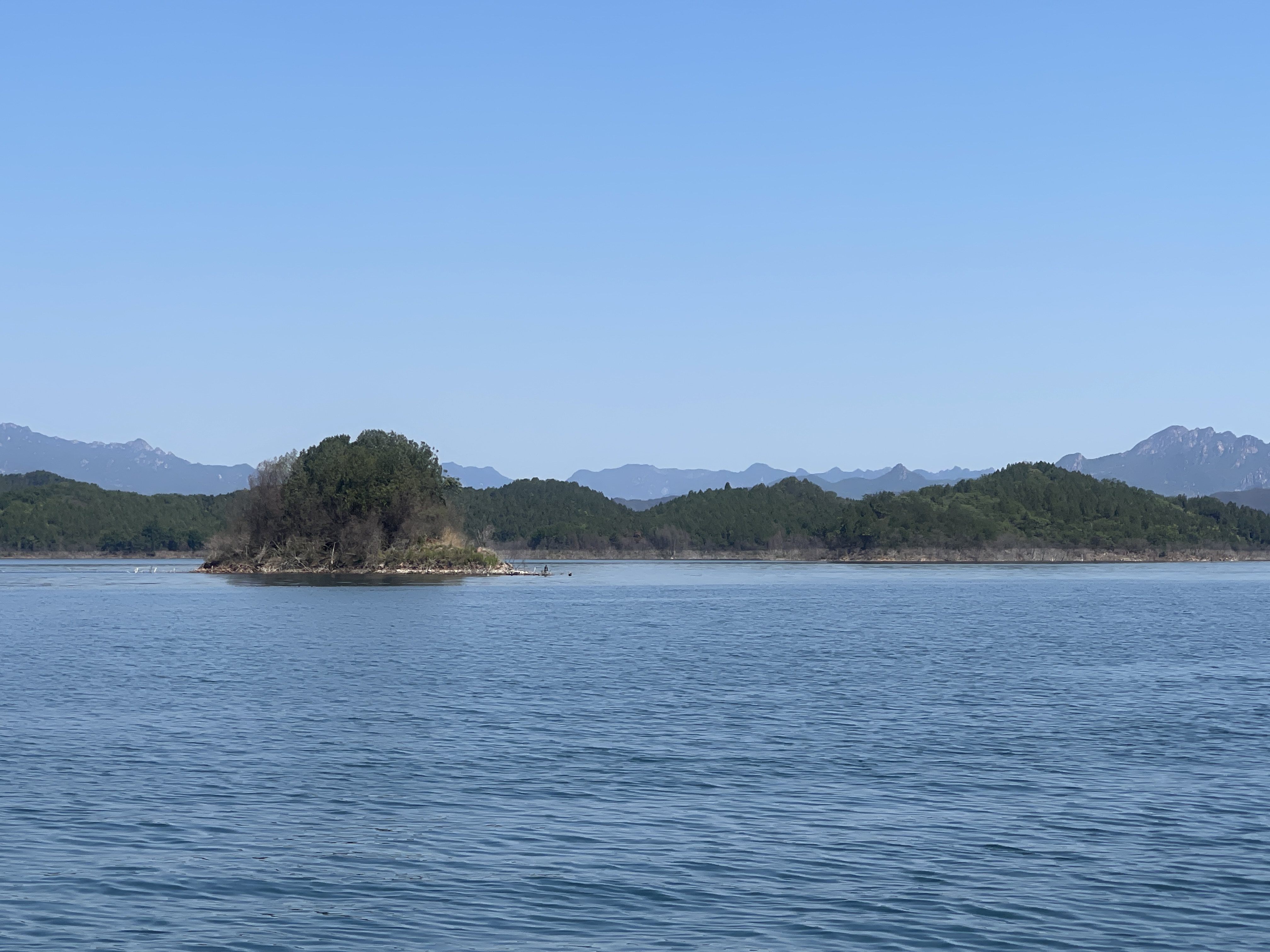 夏日的密云水库。人民网 周静圆摄