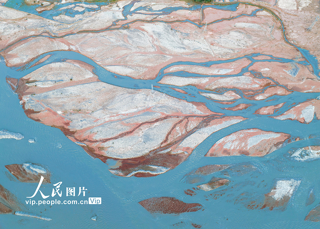 新疆阿克陶：克州冰川森林公园五彩斑斓